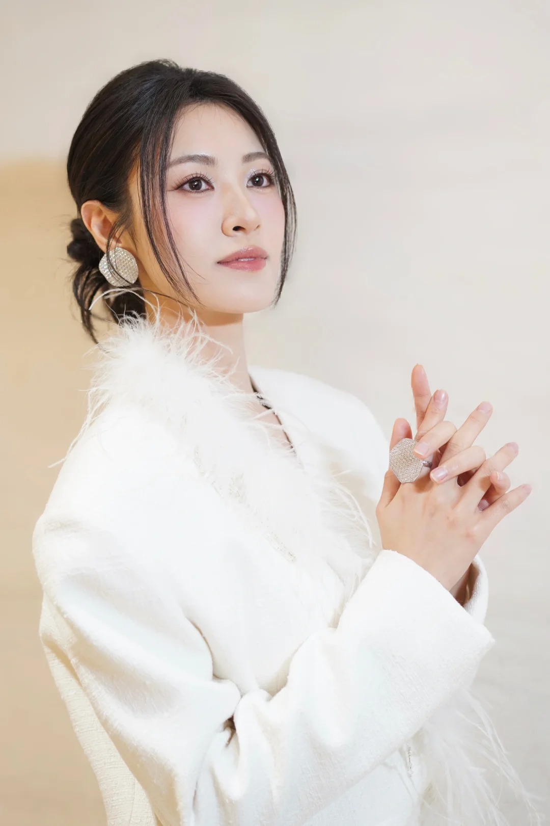 李允儿冬日雪花妆