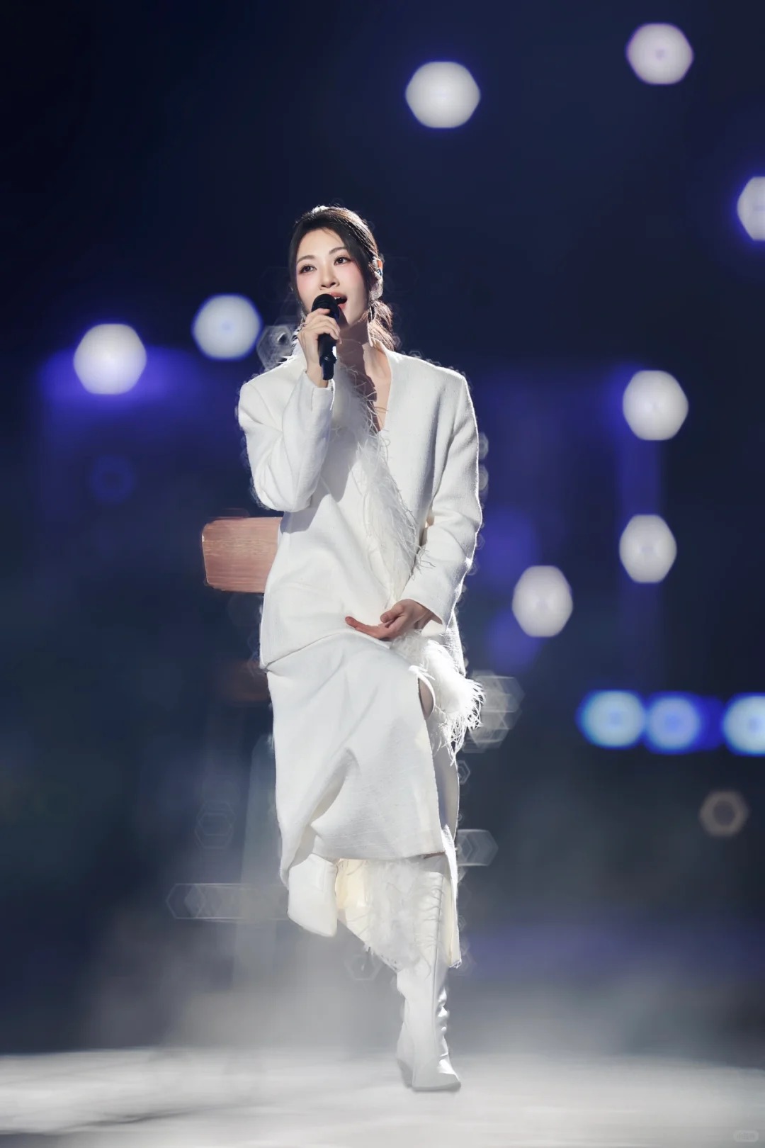 李允儿冬日雪花妆