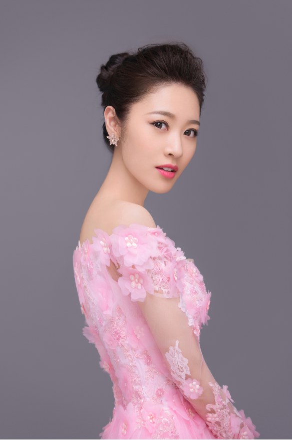 歌手李允儿,青年女高音歌唱家李允儿